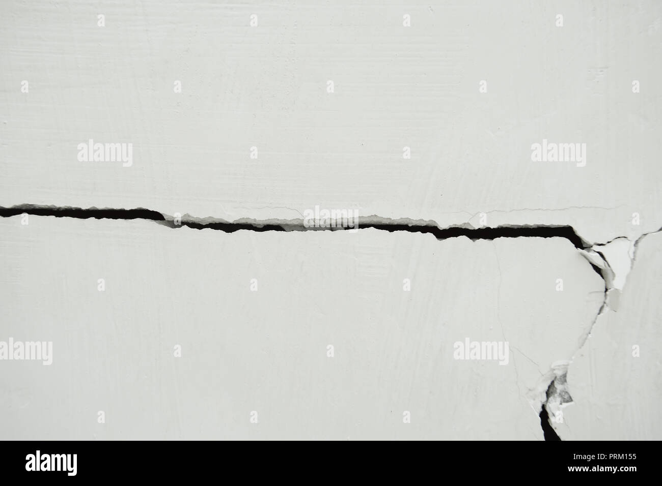 Home problema, problema di costruzione muro incrinato necessità di riparazione Foto Stock