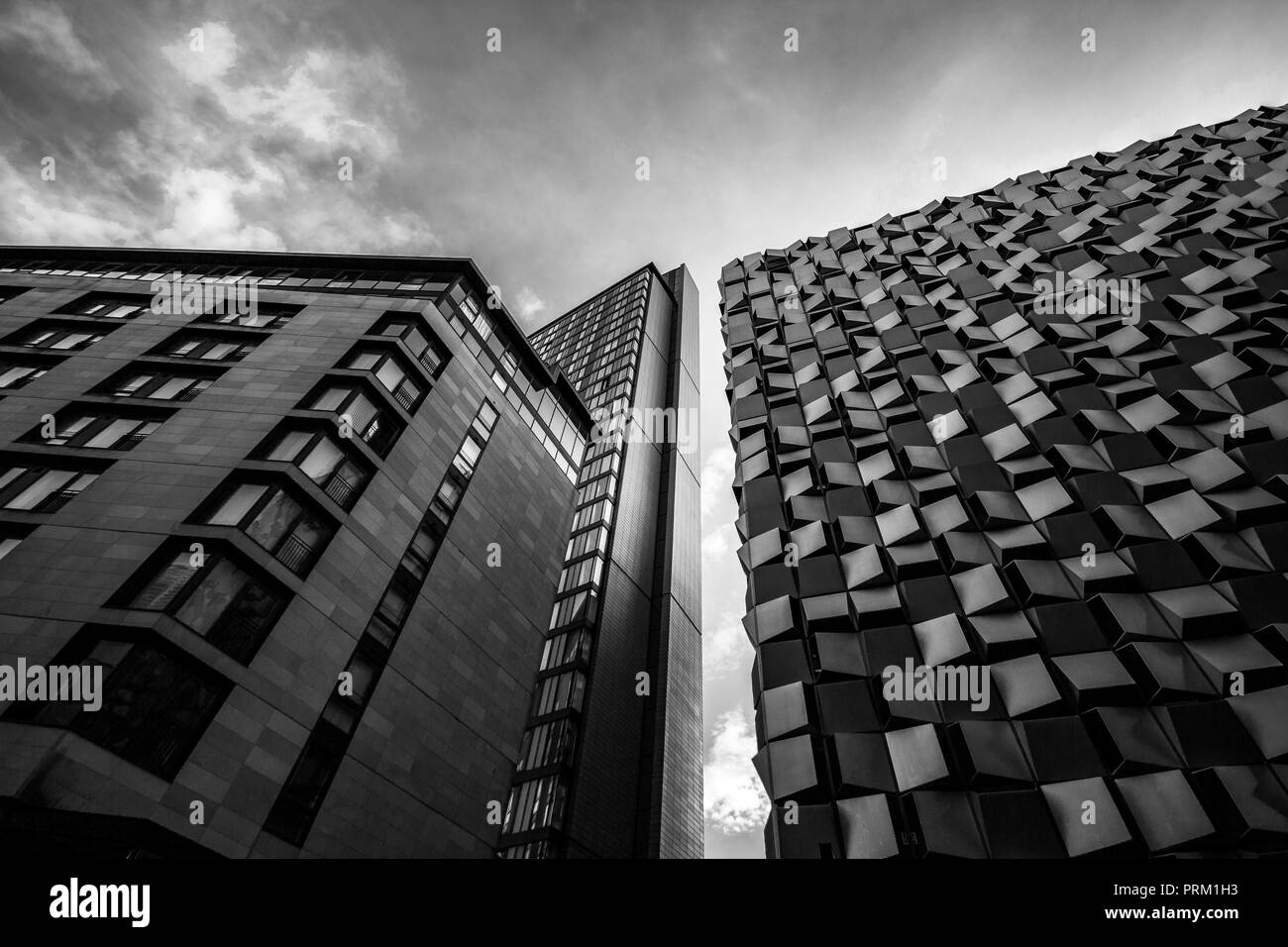 St Paul's Place, il cuore della città Progetto in Sheffield South Yorkshire, Inghilterra. San Paolo il posto e il " Grattuggia formaggio' parcheggio auto. Foto Stock