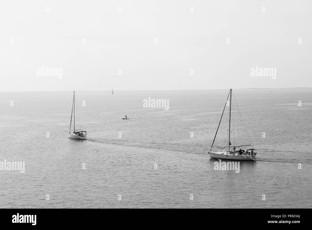 La città di Krk fu fondata 2500 anni fa e ha una lunga tradizione storica e culturale. La città vecchia è piccola ma abbastanza per le vacanze e per la spesa Foto Stock