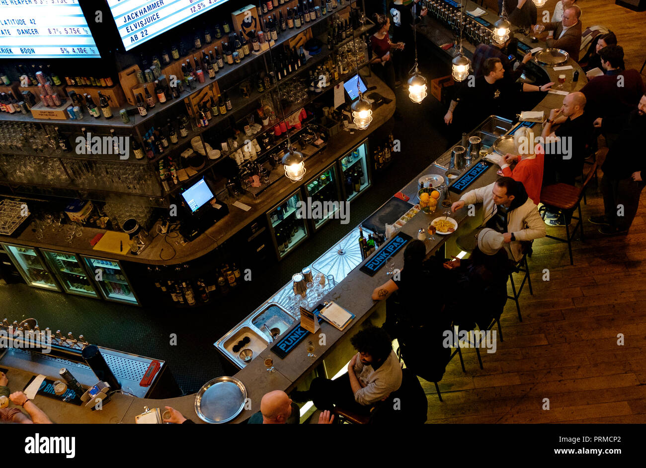 Interno del Brewdog bar nel centro di Bruxelles Foto Stock