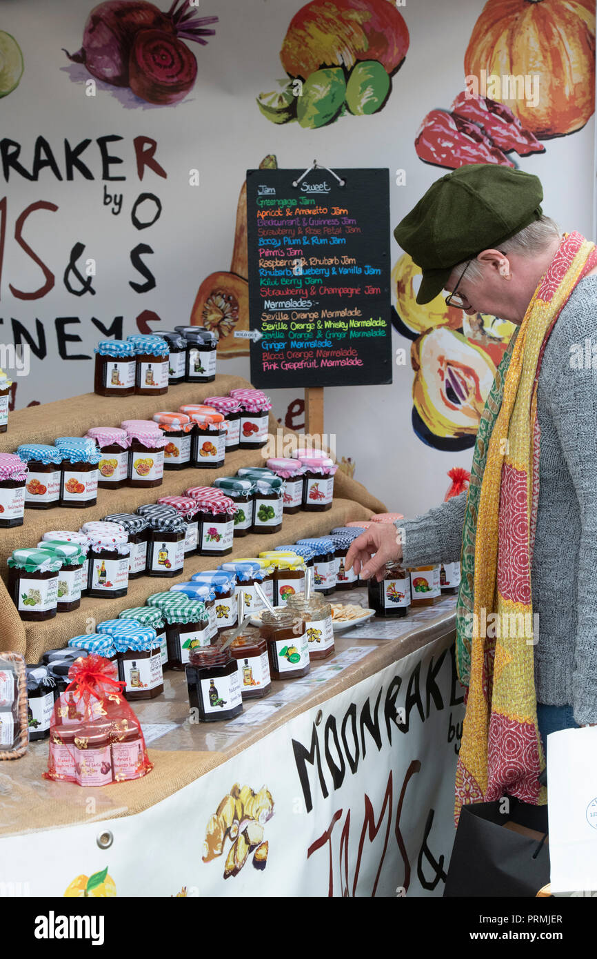 Moonraker conserva. Marmellata artigianale e chutney display stand a Thame food festival. Thame, Oxfordshire, Inghilterra Foto Stock