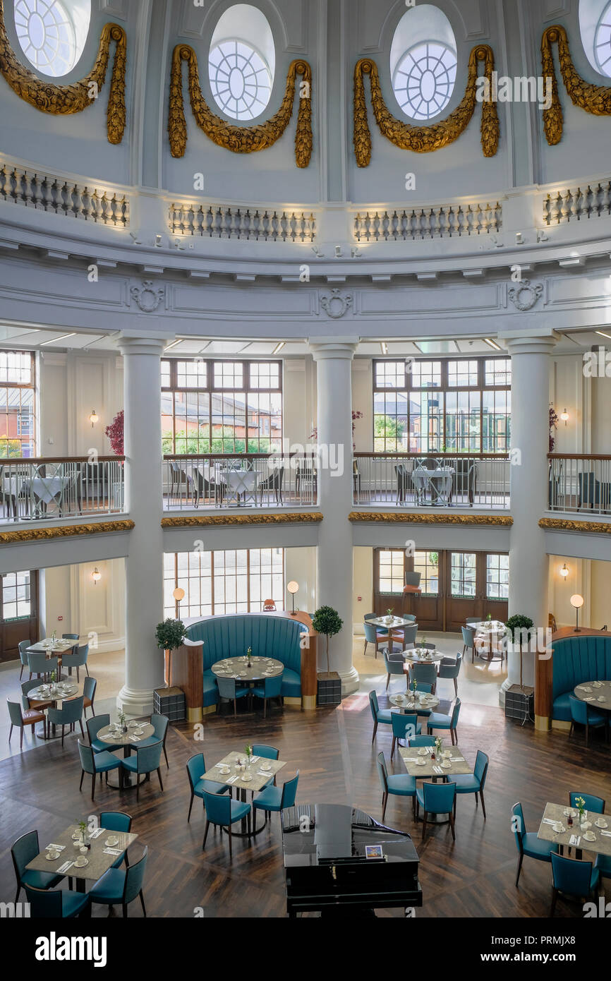 Vista interna della città spagnola del ristorante Trencher's Restaurant, centro di ristorazione e svago a Whitley Bay, città sul mare a nord di Tyneside, Tyne & Wear. Foto Stock