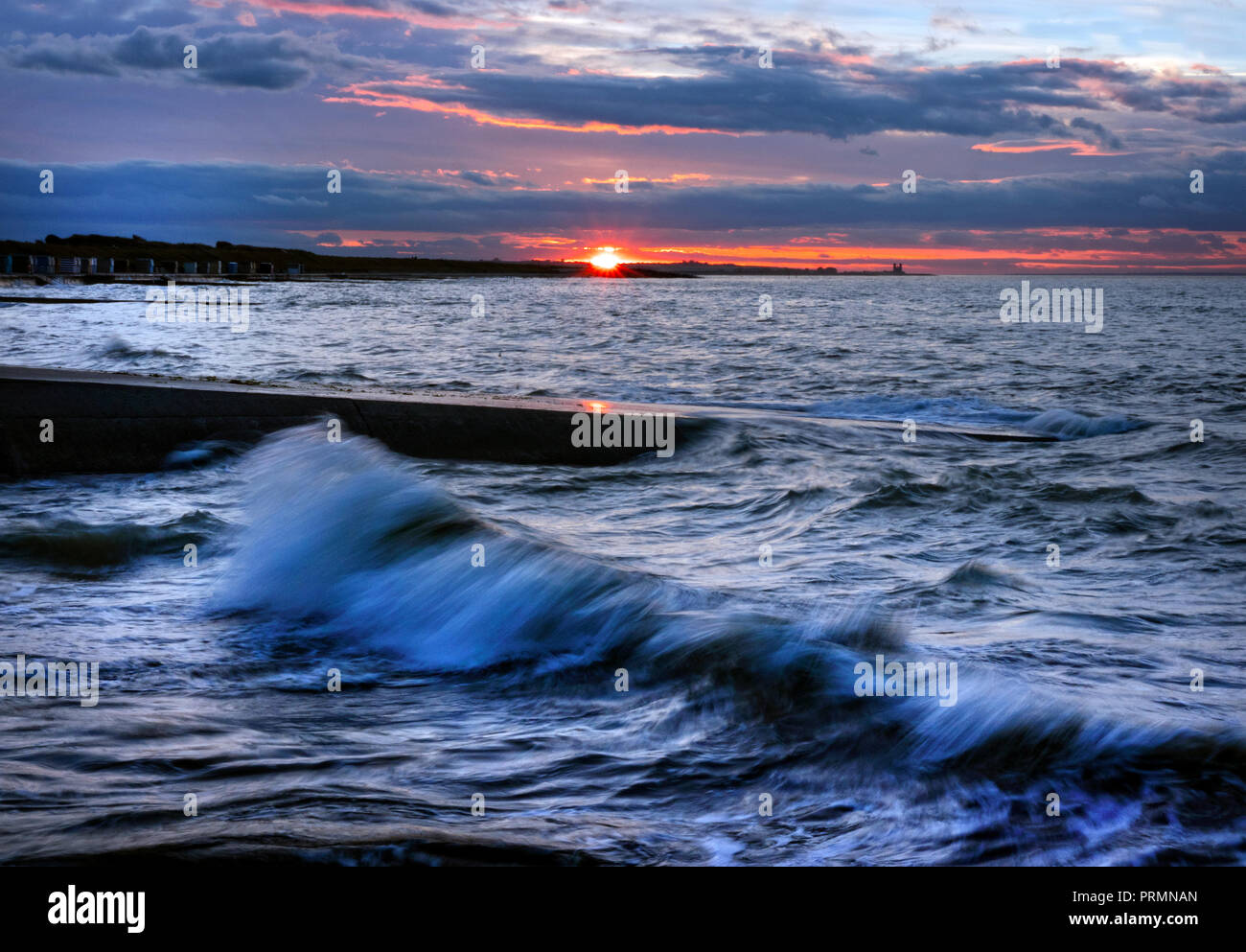 Tramonto a Baia Minnis Birchington sul mare Kent REGNO UNITO Foto Stock