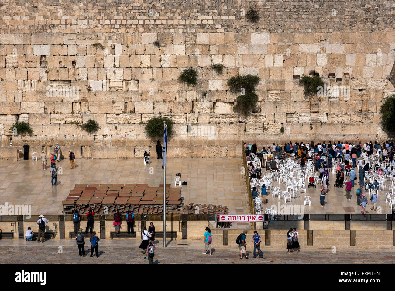 Gerusalemme, Israele - 15 Maggio 2018: ebrei pregare presso la Western o Muro del Pianto, il luogo più sacro per l'Ebraismo Foto Stock