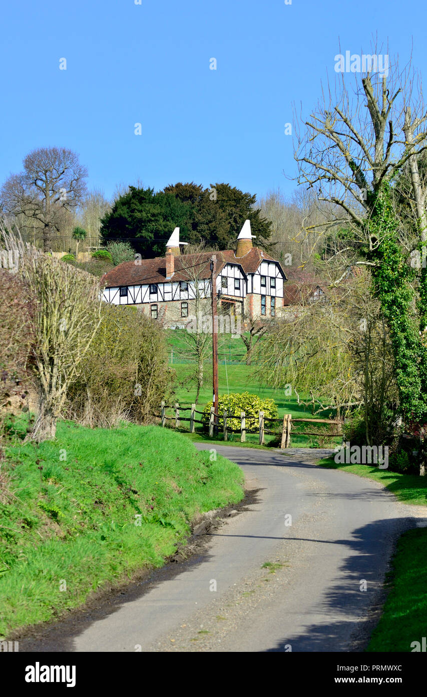 Convertito oast house, San Donato Monchelsea village, Kent, Inghilterra. Foto Stock