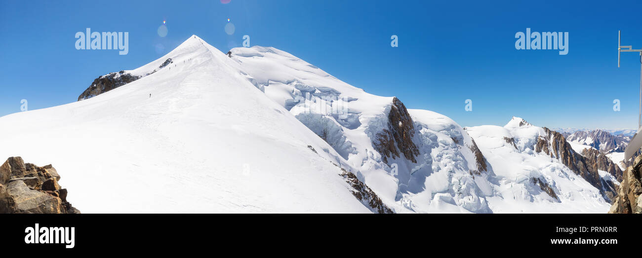 Un gruppo di alpinisti di andare fino al Mont Blanc Foto Stock
