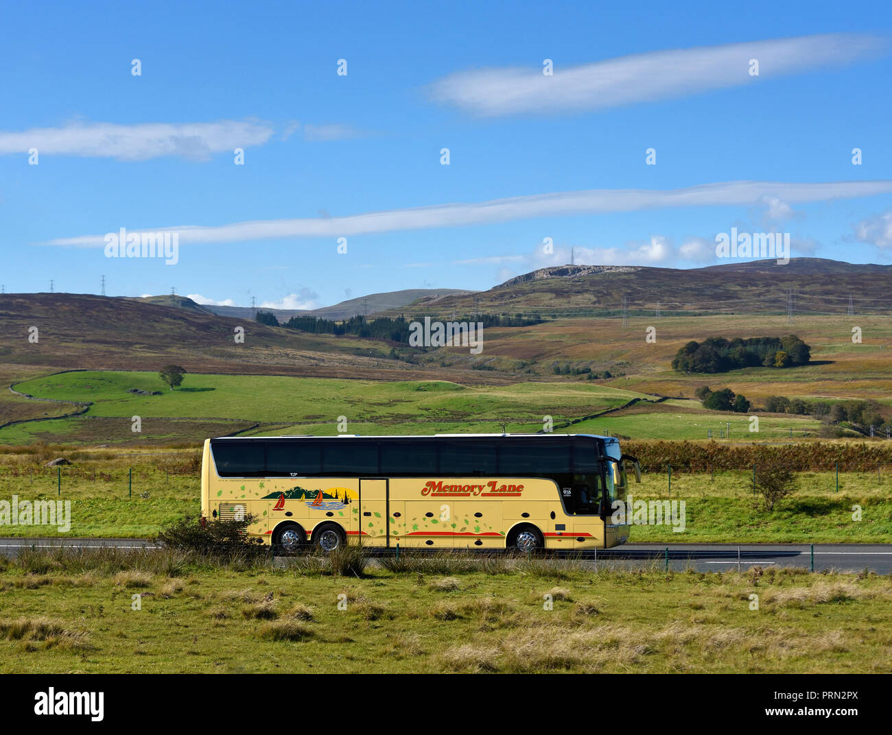 Memory Lane Vacanze e viaggi in pullman. M6 in direzione nord della carreggiata, Shap, Cumbria, England, Regno Unito, Europa. Foto Stock