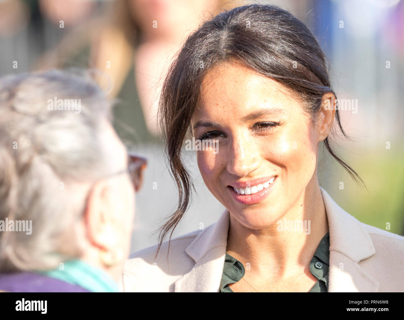 Il Joff Centro Giovanile, Peacehaven, East Sussex, Regno Unito. Il 3 ottobre 2018. Il principe Harry e Meghan Markle fanno la loro prima visita ufficiale per le contee di West e East Sussex come il Duca e la Duchessa di Sussex. . Credito: Newspics Regno Unito Sud/Alamy Live News Foto Stock