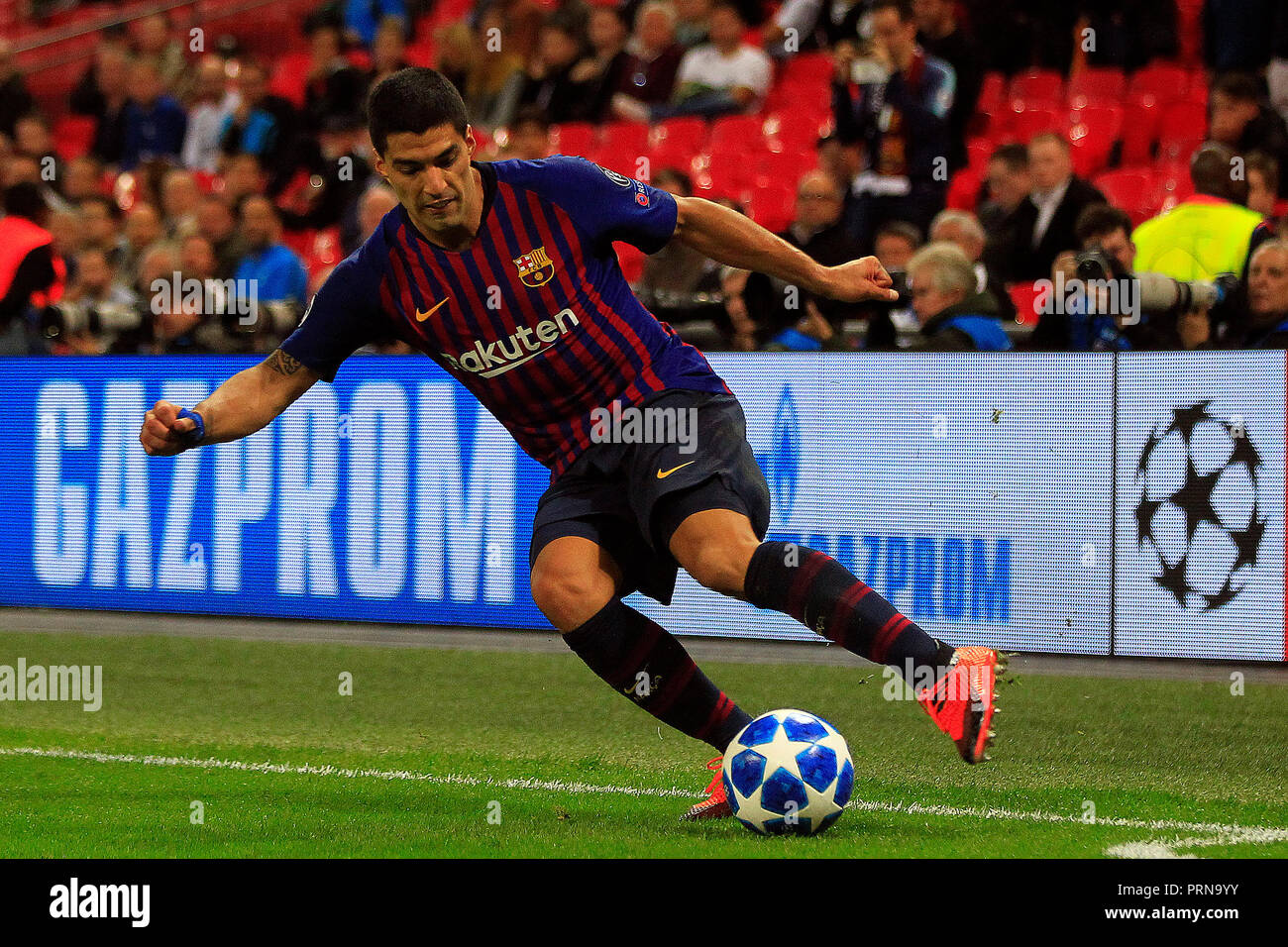 Lo stadio di Wembley, Londra, Regno Unito. 3° OTT 2018. Luis Suarez di Barcellona in azione. La UEFA Champions League, gruppo B, Tottenham Hotspur v Barcellona allo Stadio di Wembley a Londra Mercoledì 3 ottobre 2018. Questa immagine può essere utilizzata solo per scopi editoriali. Solo uso editoriale, è richiesta una licenza per uso commerciale. Nessun uso in scommesse, giochi o un singolo giocatore/club/league pubblicazioni . pic da Steffan Bowen/Andrew Orchard fotografia sportiva/Alamy Live news Foto Stock