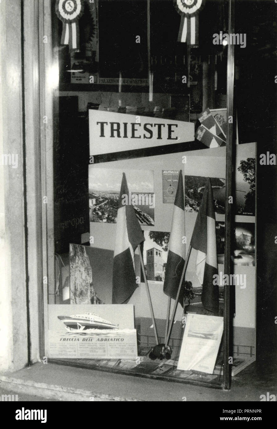 Agenzia di viaggi pubblicità la città di Trieste, Italia degli anni sessanta Foto Stock