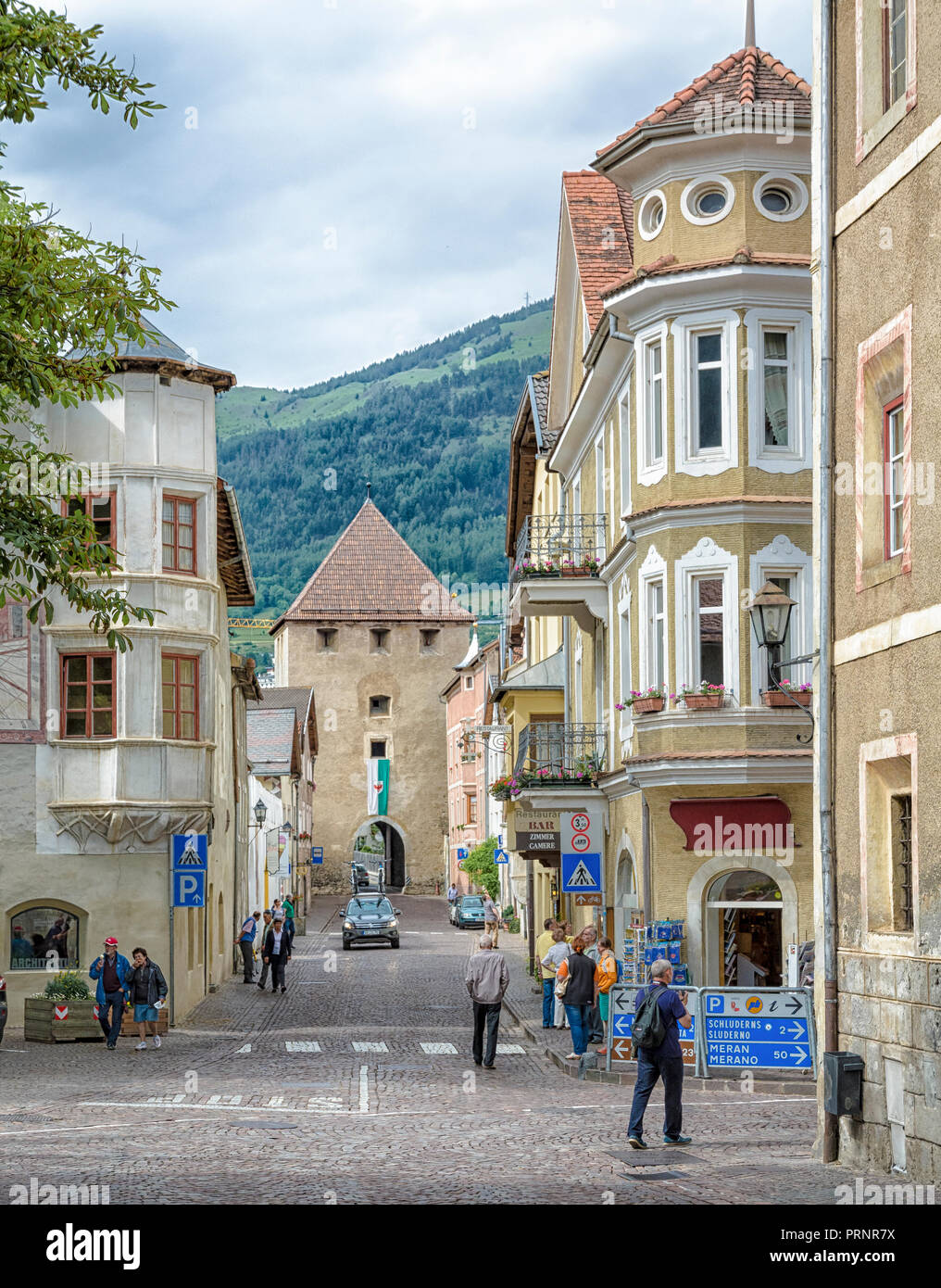 La storica città di Glorenza/Glorenza nel sud di Malles/Malles è una delle più piccole città in tutto il mondo. Trentino Alto Adige - Italia Foto Stock