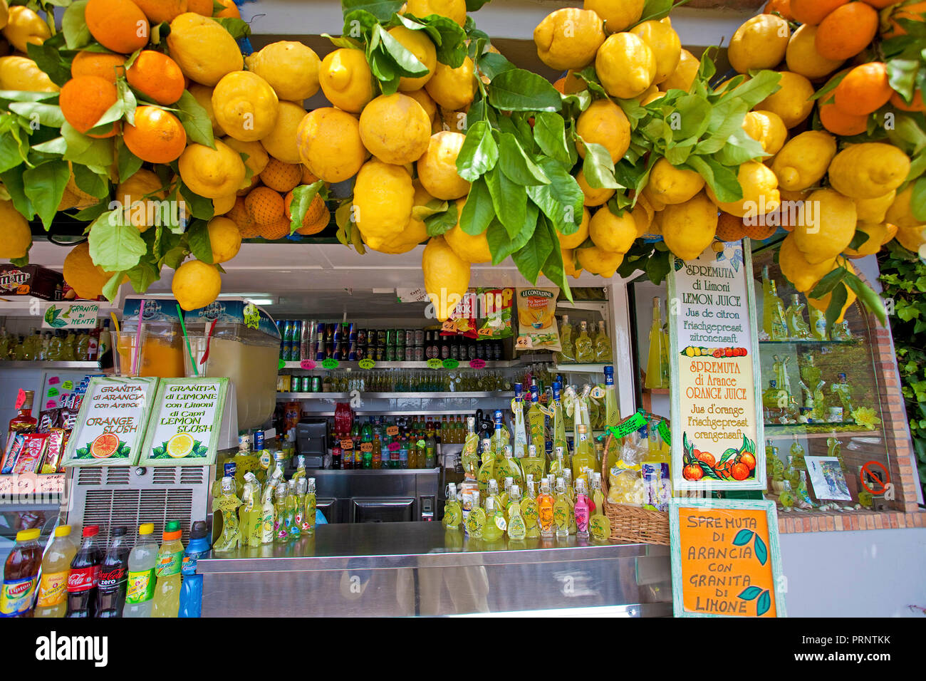 Kiosk presso i Giardini di Augusto, l'isola di Capri e il golfo di Napoli, campania, Italy Foto Stock