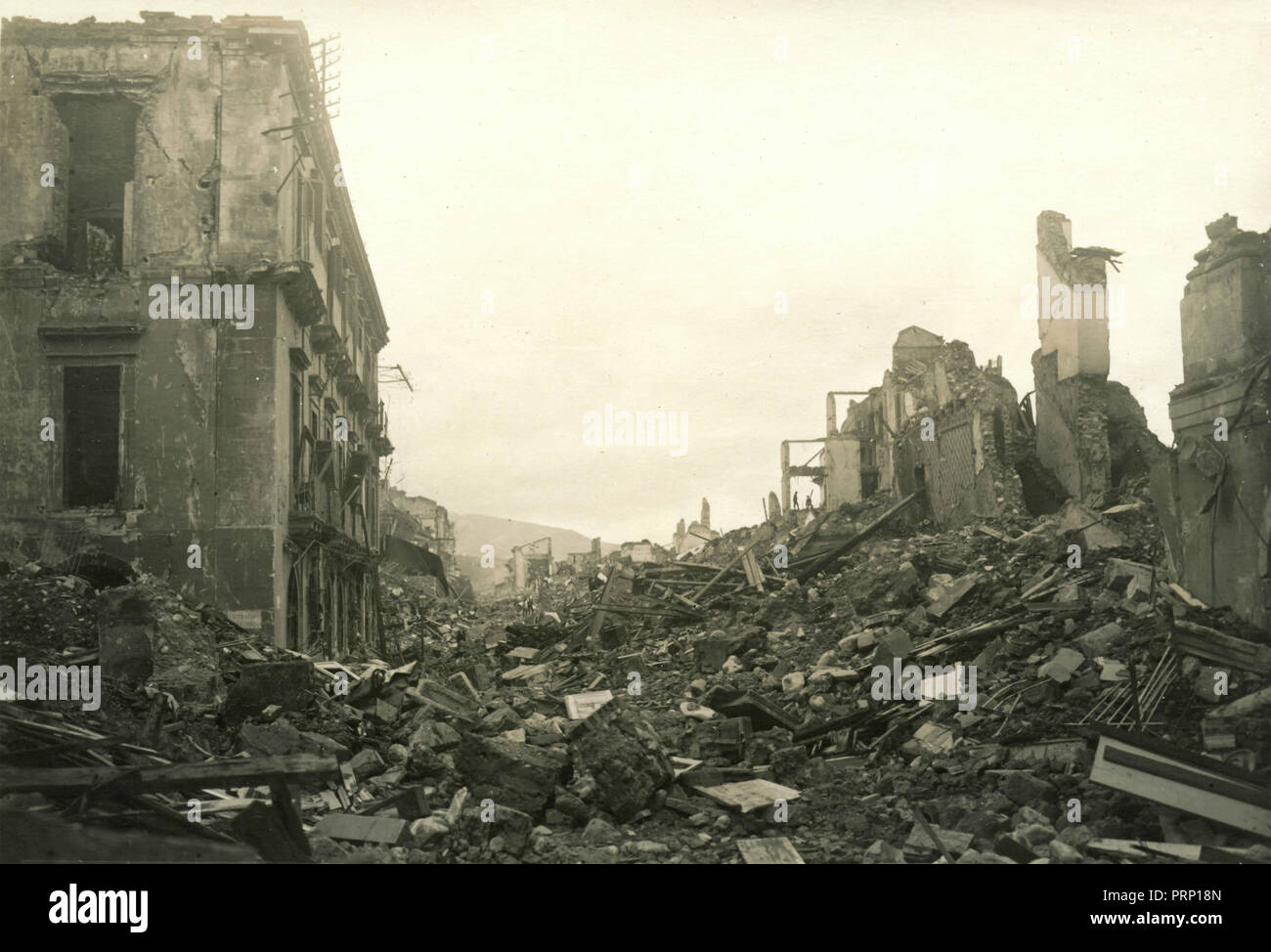 Dopo il terremoto del 1908 in Messina: Corso Garibaldi Foto Stock