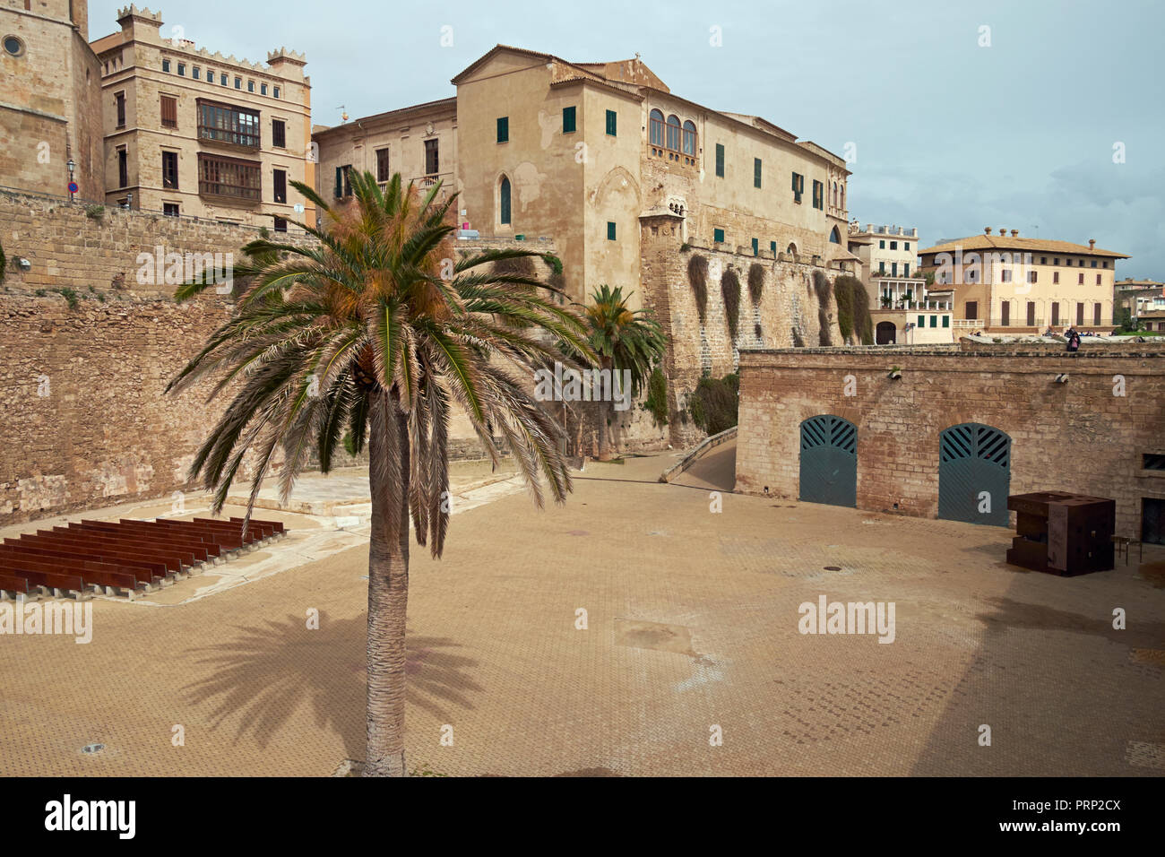 Cortile sottostante la Cattedrale Santa Maria, Palma di Maiorca, isole Baleari, Spagna. Foto Stock