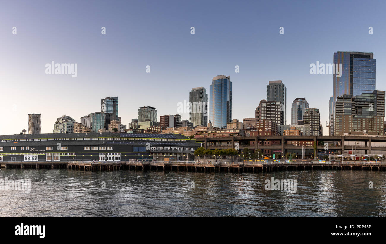 SEATTLE, WA, Stati Uniti d'America - 24 Luglio: Downtown Seattle Waterfront e il 14 luglio 2018 a Seattle, Washington. Foto Stock