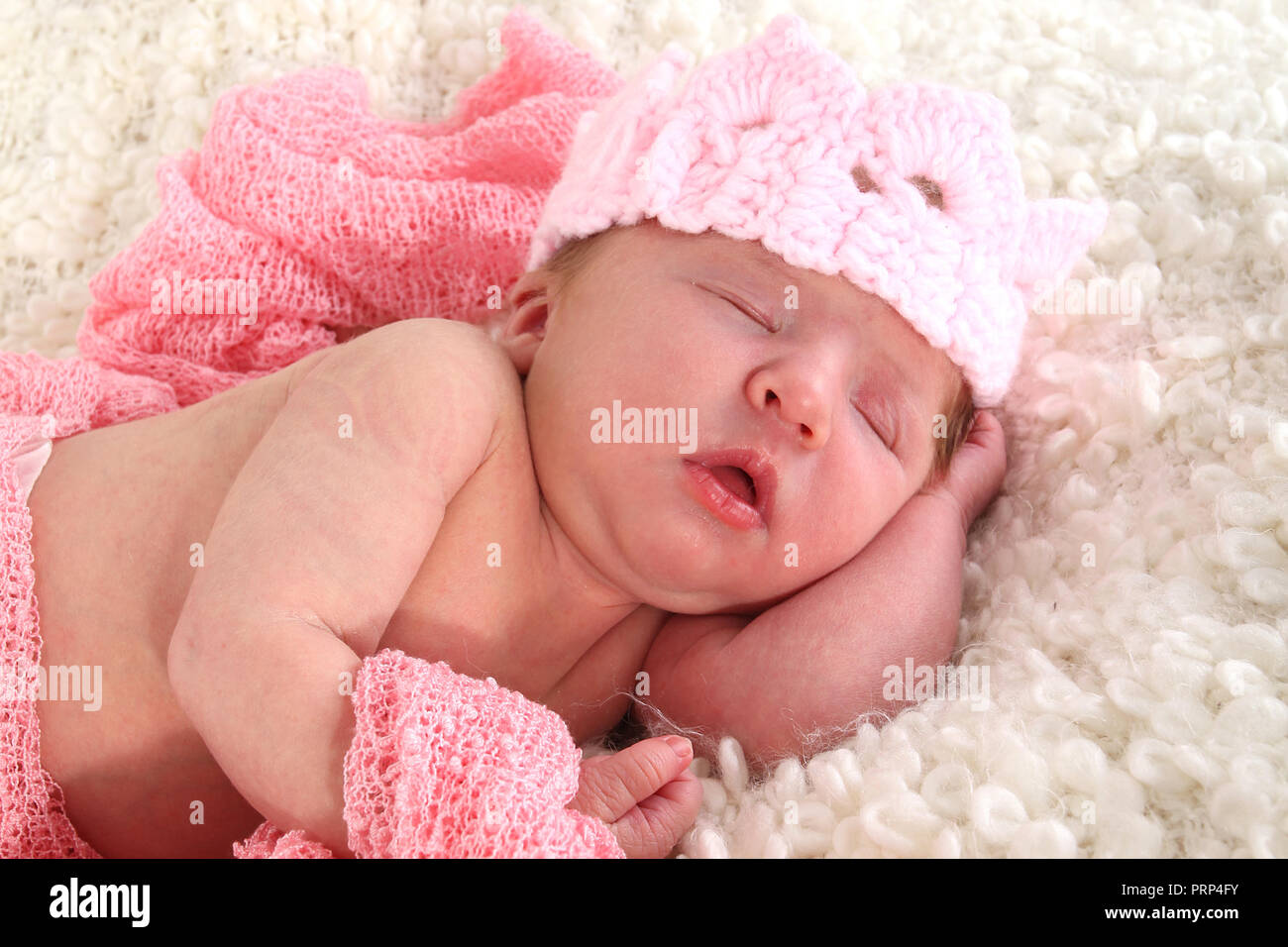 New Born Baby girl sleeping, 9 giorni Foto Stock