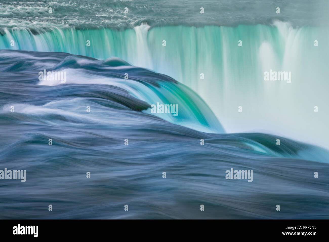 Cascate del Niagara con sfocato che scorre acqua da sogno Foto Stock