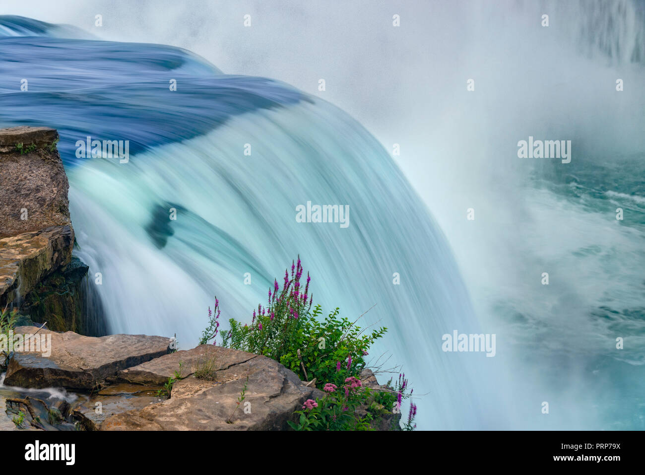 Cascate del Niagara con sfocato che scorre acqua da sogno Foto Stock