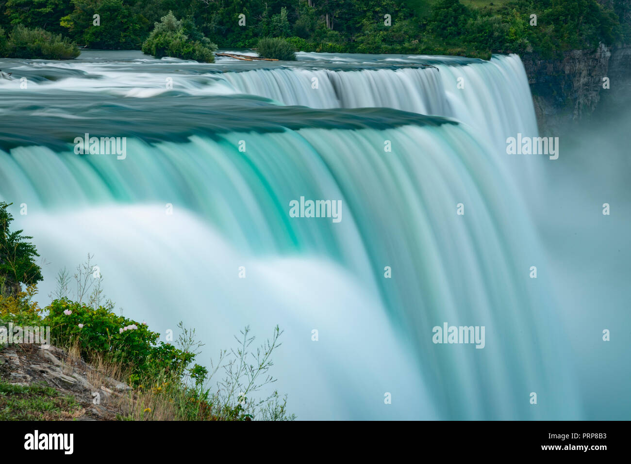 Cascate del Niagara con sfocato che scorre acqua da sogno Foto Stock