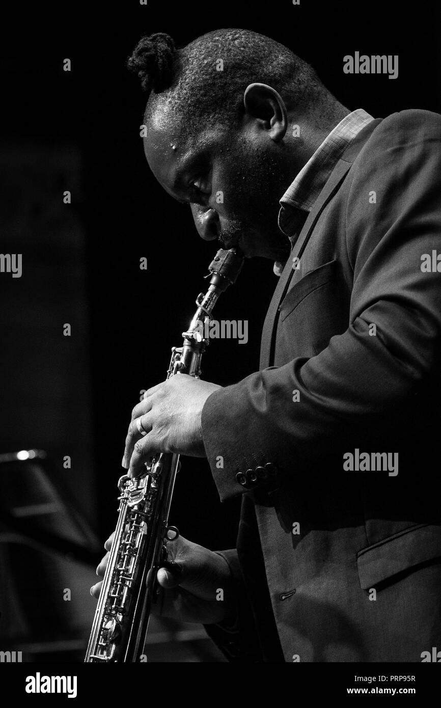Jason Yarde improvvisare sul sax soprano con Matt Ridley Quartet, Scarborough Jazz Festival 2018 Foto Stock