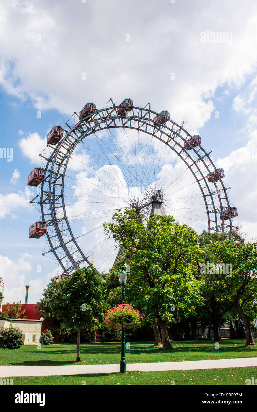 Ruota panoramica Ferris nel famoso Prater fiera del divertimento a Vienna, Austria, Europa Centrale Foto Stock