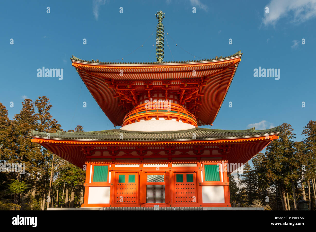 Danjogaran il centro religioso di Koyasan. Il complesso dispone di una ventina di templi ed edifici, incluso il Konpon Daito, 'Grande pagoda' . Foto Stock
