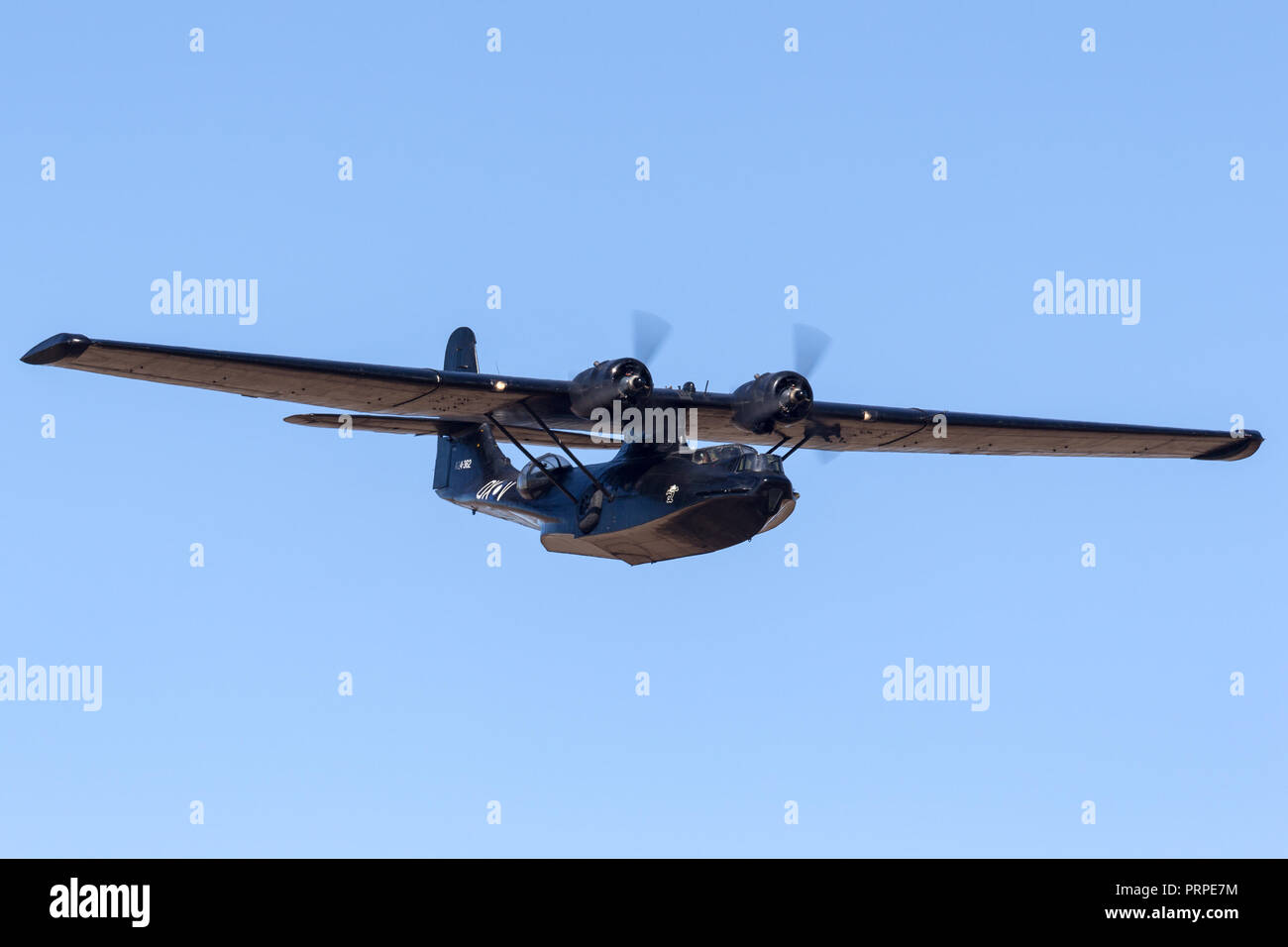 Diritto consolidato costruttiva PBY Catalina Flying Boat VH-PBZ azionati dai velivoli storici società di restauro (HARS) indossa il famoso ÔBlack CatsÕ livrea fro Foto Stock