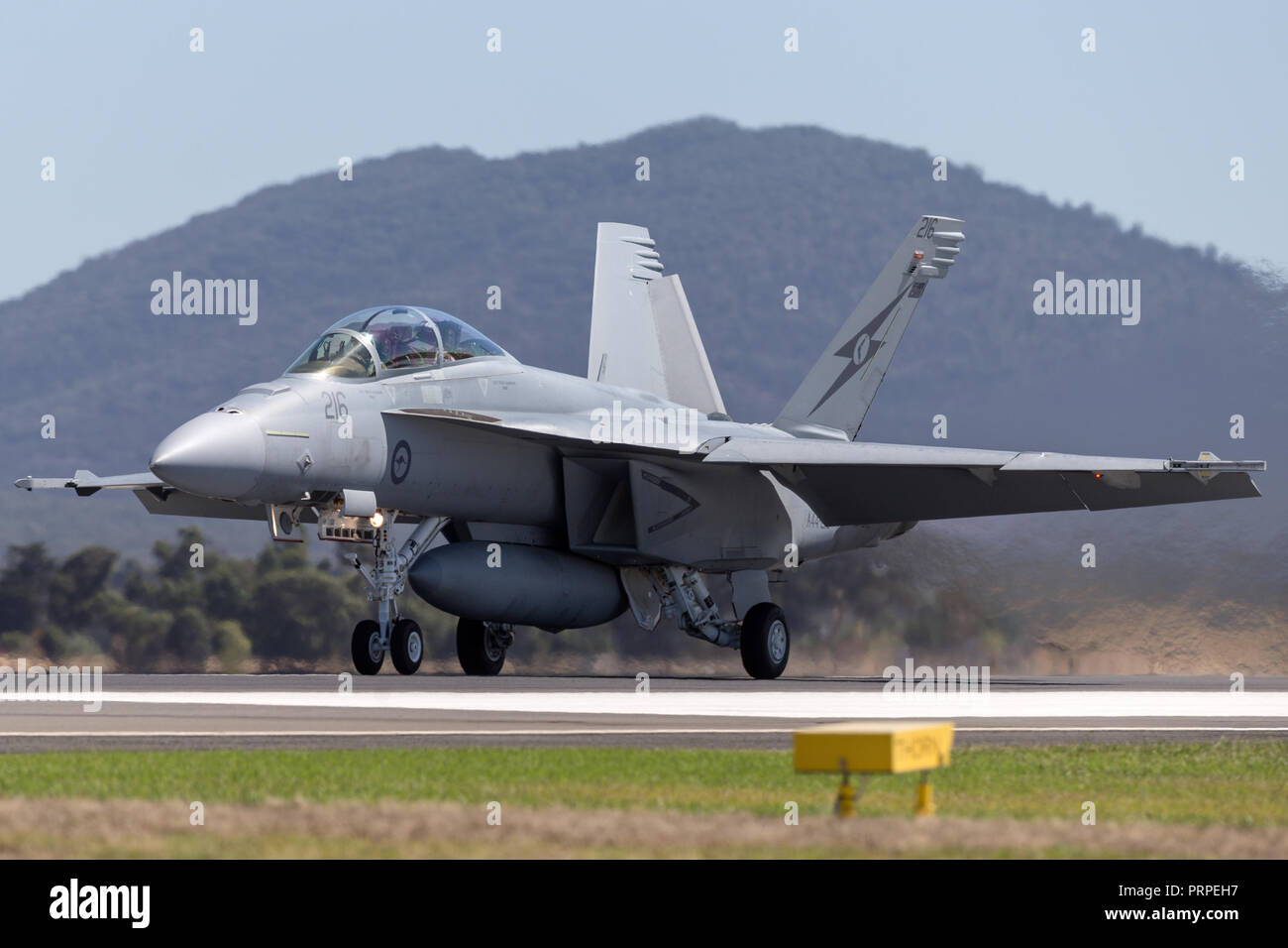 Royal Australian Air Force (RAAF) Boeing F/A-18F Super Hornet multirole fighter aircraft un44-216 basato a RAAF Amberley nel Queensland. Foto Stock