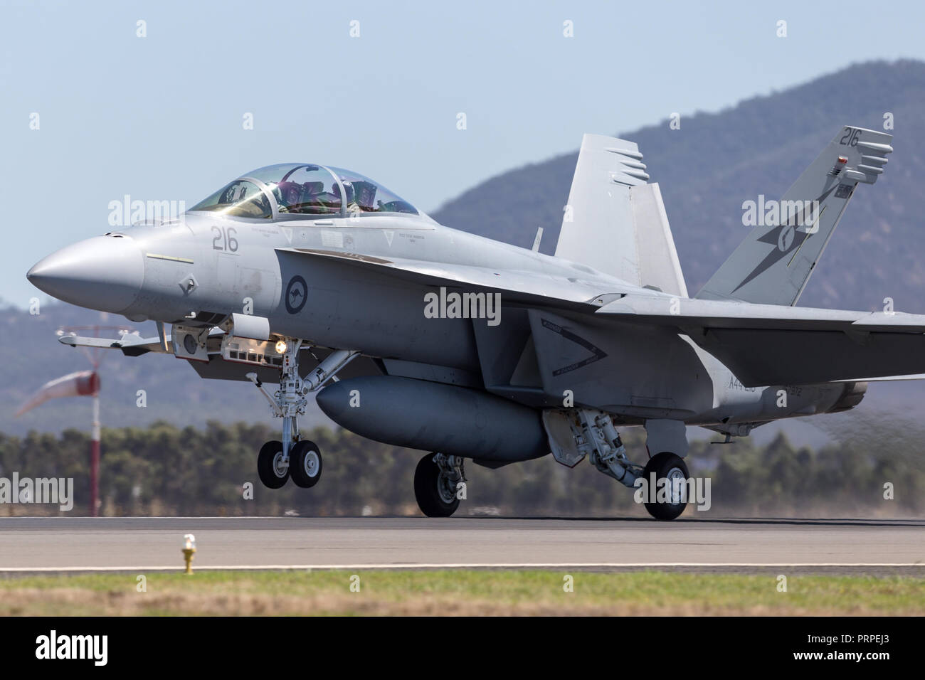 Royal Australian Air Force (RAAF) Boeing F/A-18F Super Hornet multirole fighter aircraft un44-216 basato a RAAF Amberley nel Queensland. Foto Stock