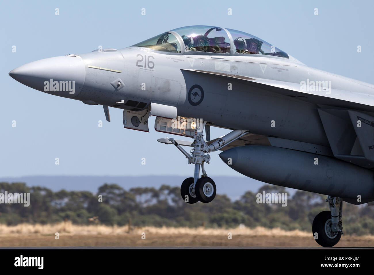 Royal Australian Air Force (RAAF) Boeing F/A-18F Super Hornet multirole fighter aircraft un44-216 basato a RAAF Amberley nel Queensland. Foto Stock