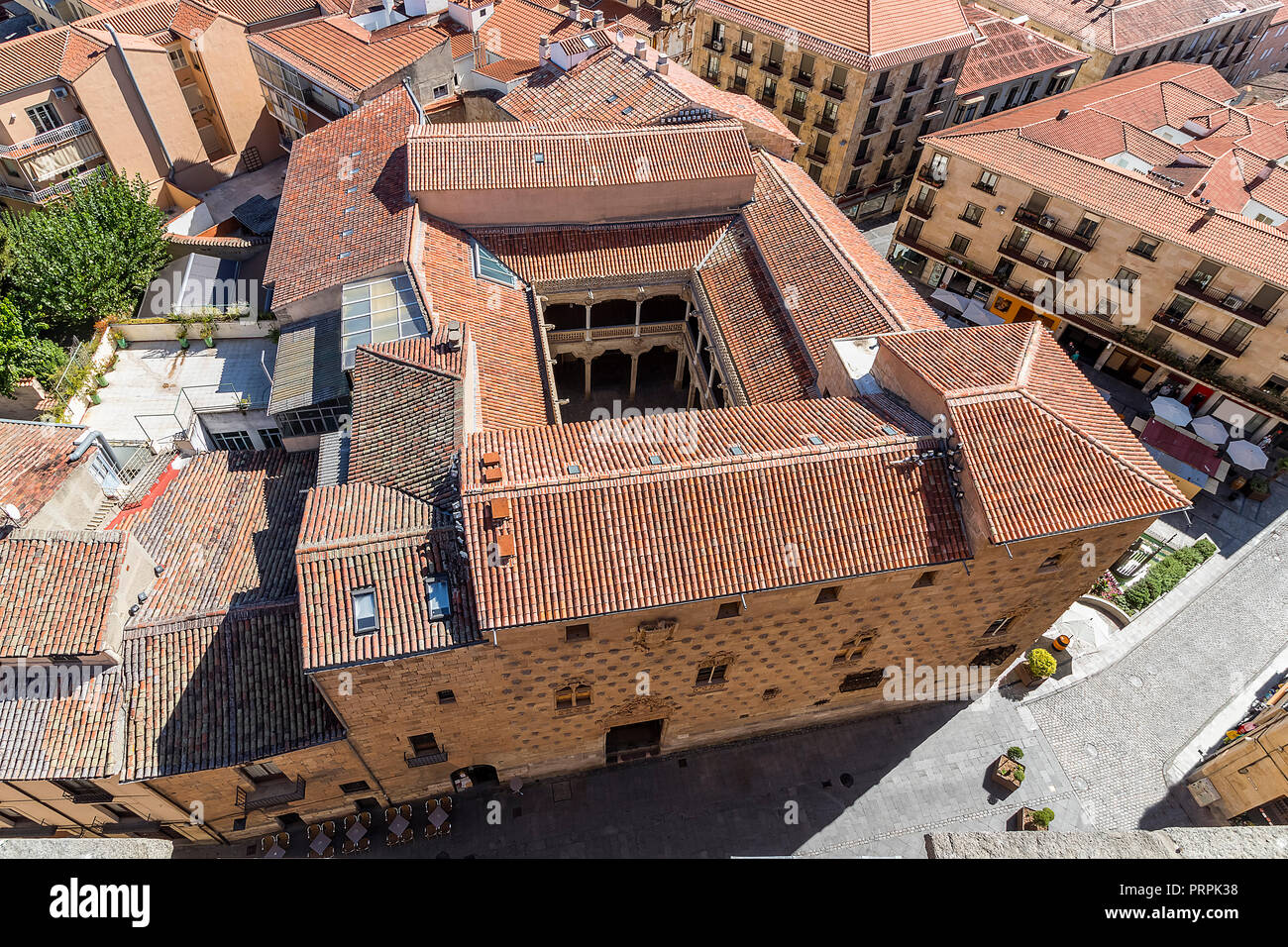 Veduta aerea della Casa de las Conchas a Salamanca, Spagna, coperto di  gusci frastagliati, comunità di Castiglia e LeÃ³n, Spagna. Dichiarata dalla  UNESCO H Foto stock - Alamy