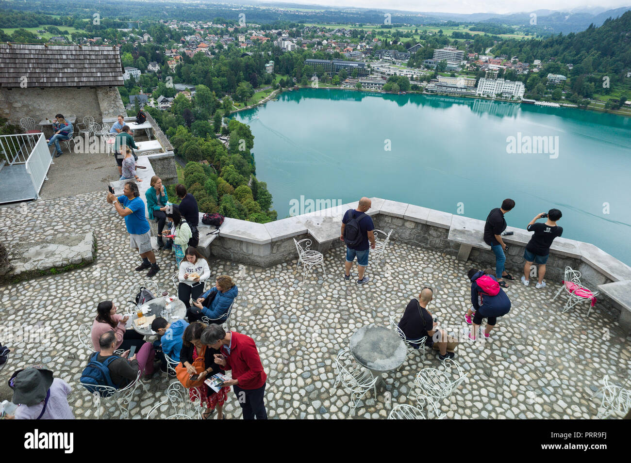 La vista dal castello di Bled con il lago di Bled al di sotto di Foto Stock