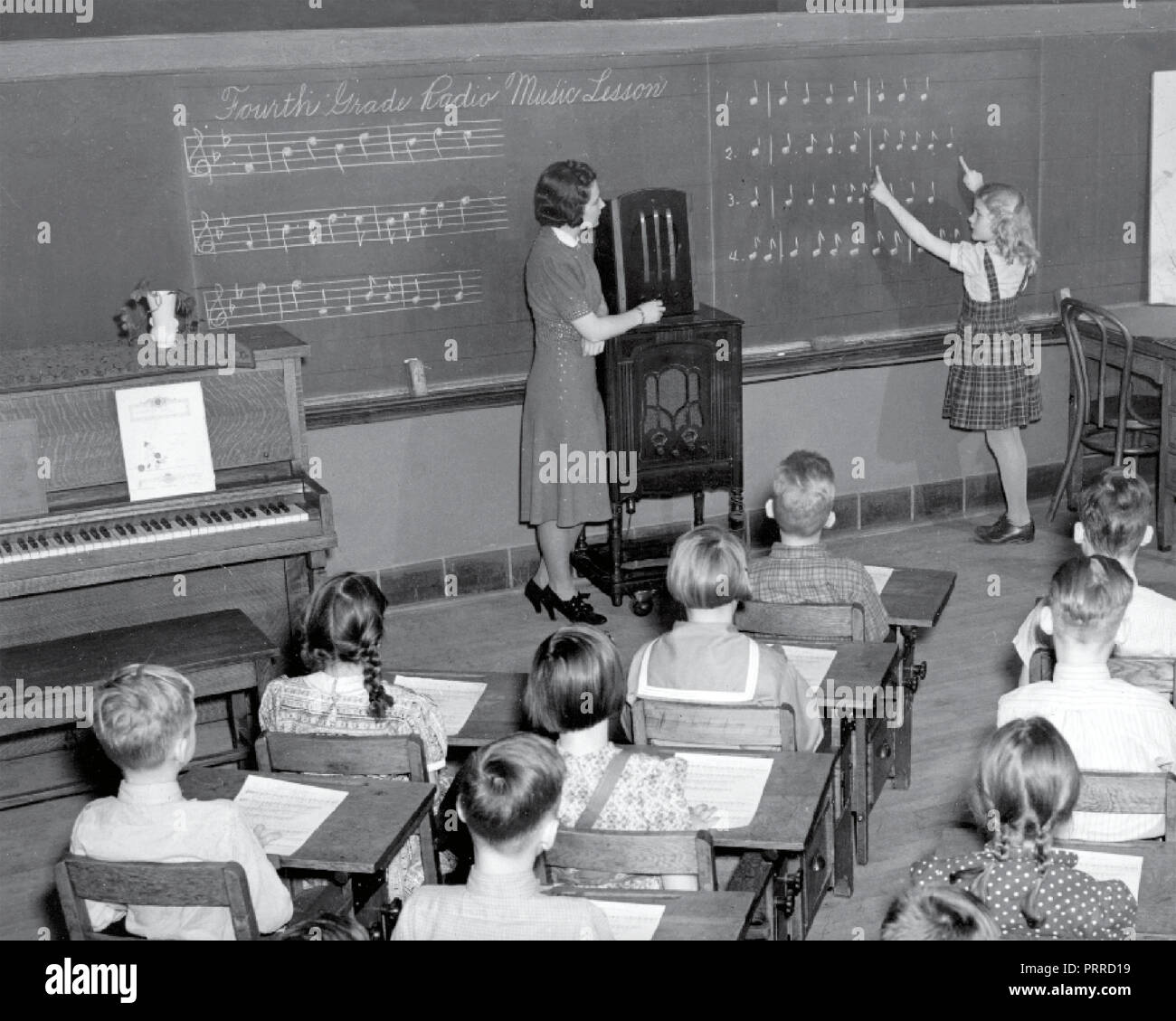 Lezione di musica di una scuola pubblica in Cleveland Ohio, durante le prove del valore di radio in aula nel 1939, in parte finanziato dalla Fondazione Carnegie. Foto Stock