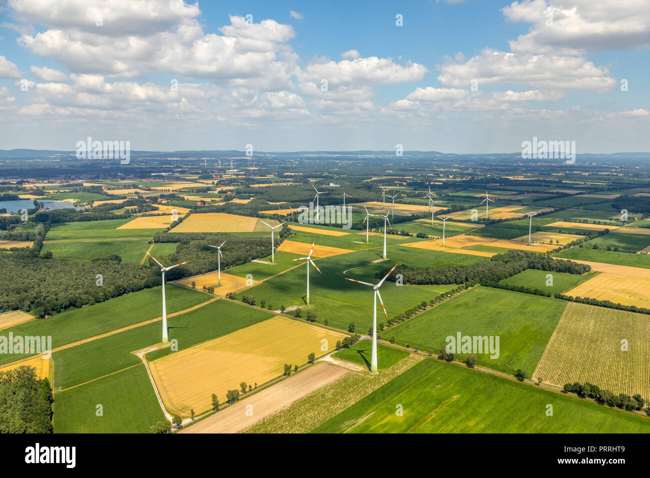 Impianti di energia eolica e i terreni agricoli, Sassenberg, Münsterland, Renania settentrionale-Vestfalia, Germania Foto Stock