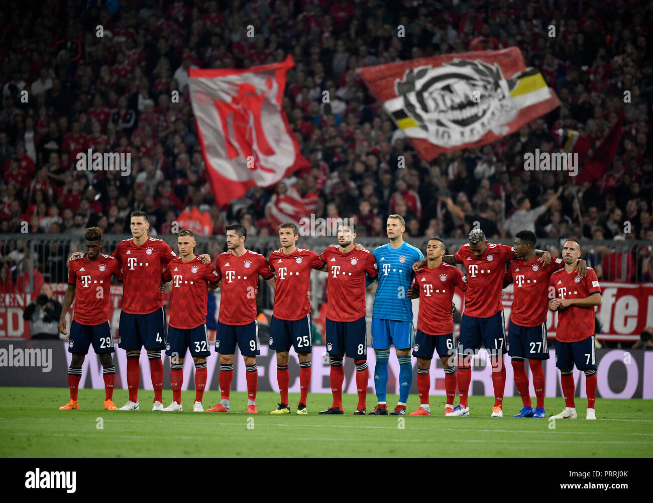 Minuto di silenzio, commemorazione, FC Bayern, stadio Allianz Arena di Monaco di Baviera, Germania Foto Stock