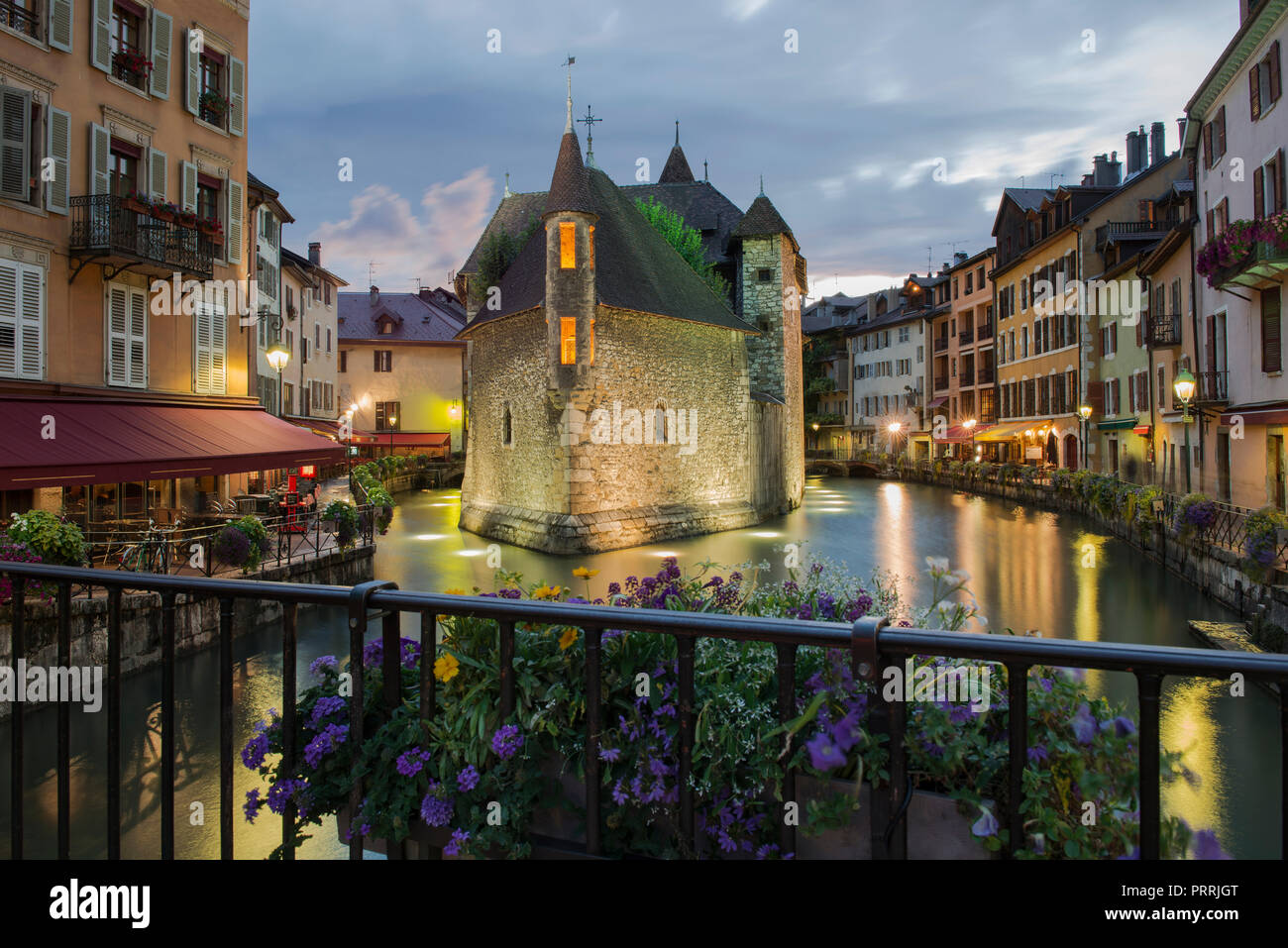 Carcere medievale di Annecy, la fortificazione del Palais de l'Isle fu costruito su un naturale isola rocciosa nel XII secolo come una prigione Foto Stock