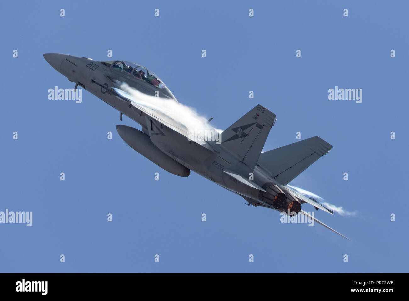 Royal Australian Air Force (RAAF) Boeing F/A-18F Super Hornet multirole fighter aircraft un44-203 basato a RAAF Amberley nel Queensland. Foto Stock