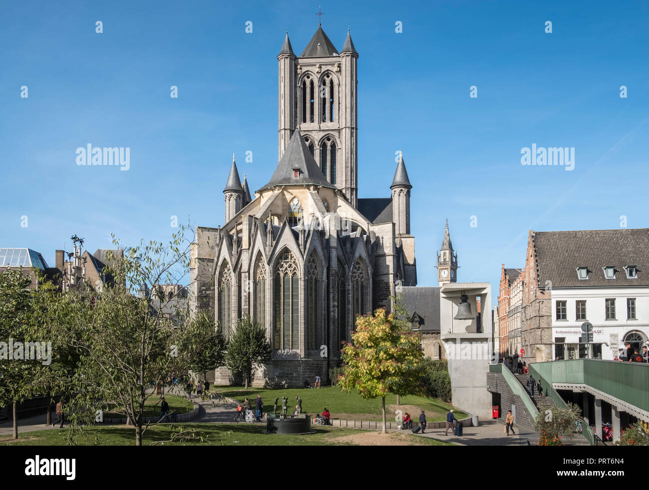 Vista esterna del la Cattedrale di San Bavo, nel centro storico di Ghent, Fiandre Orientali, Belgio Foto Stock