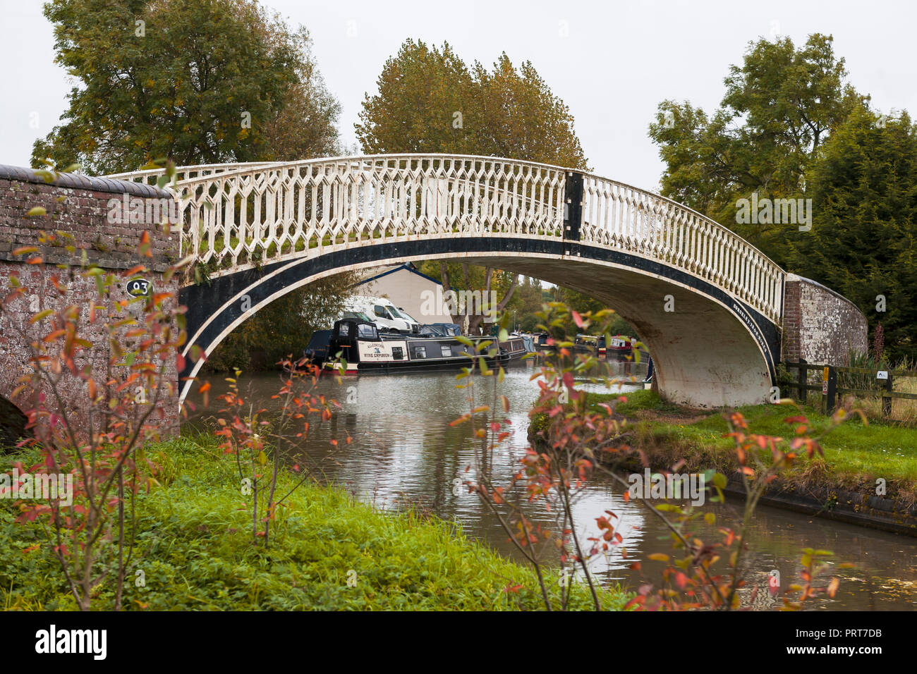Uno dei ponti a Braunston girare, Braunston, Northamptonshire, England, Regno Unito Foto Stock