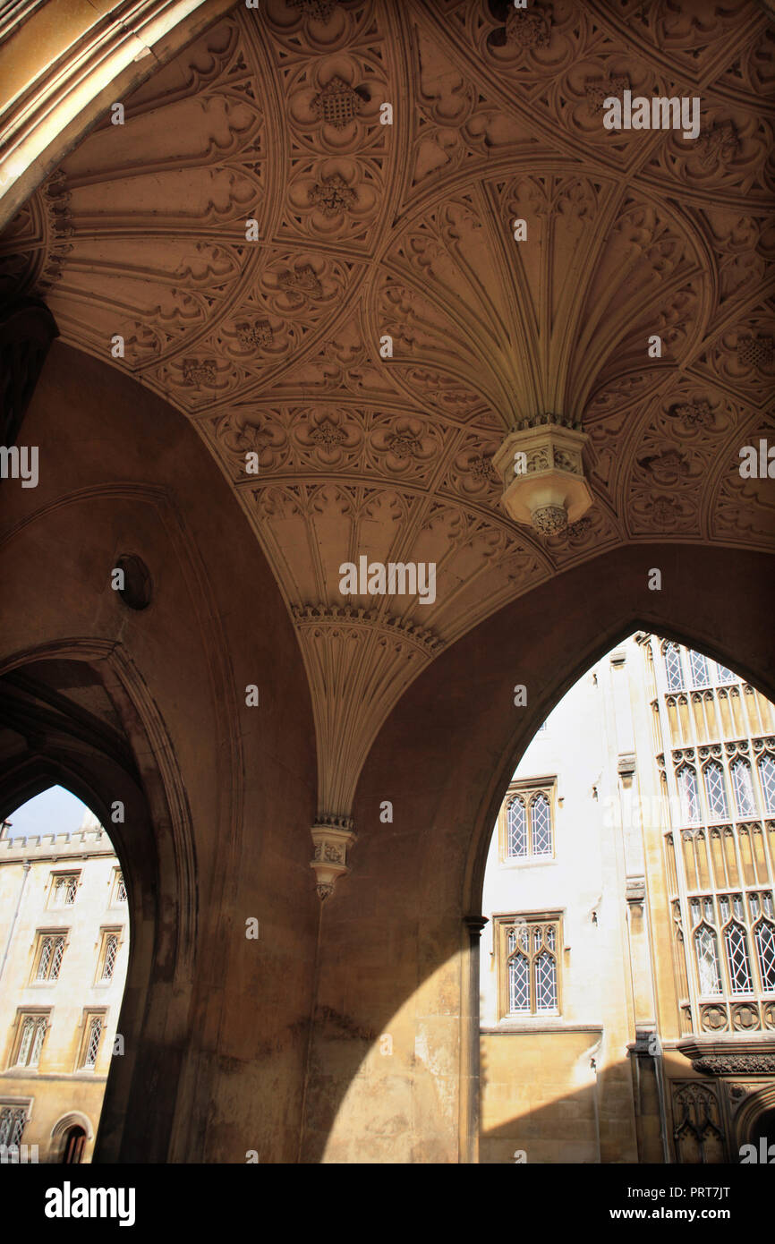 Il soffitto del cancello di ingresso alla nuova Corte, St. John's College di Cambridge, Inghilterra, noto come EAGLE Gateway Foto Stock
