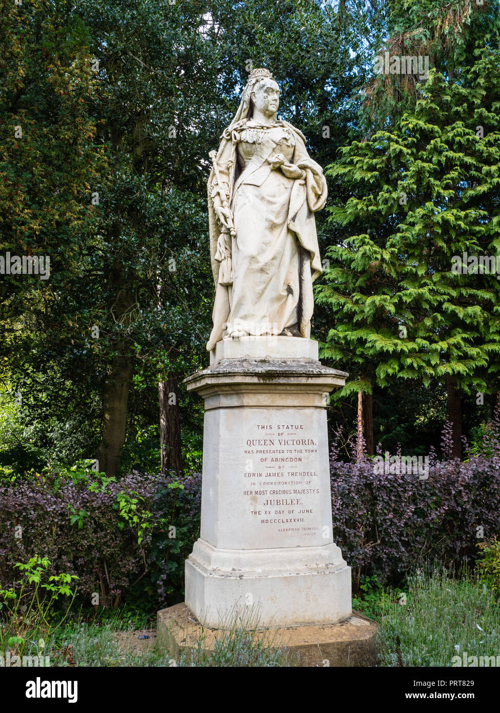 Statua della regina Victoria, Abbey Gardens, Abingdon, Oxfordshire, England, Regno Unito, GB. Foto Stock