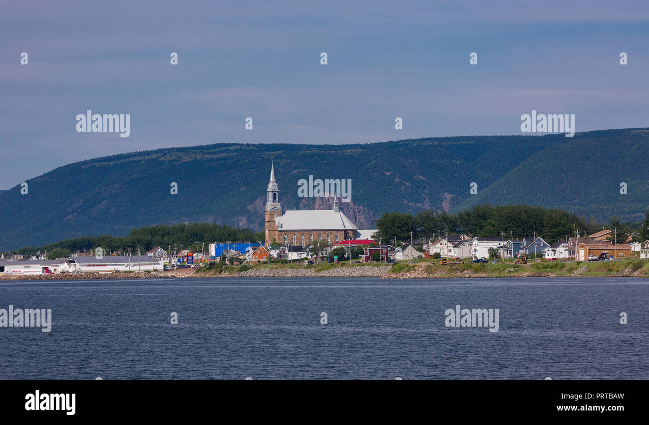 CHETICAMP, Nova Scotia, Canada - La Chiesa e la città di Cheticamp, Cape Breton Island. Foto Stock