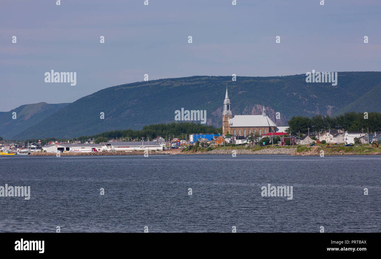 CHETICAMP, Nova Scotia, Canada - La Chiesa e la città di Cheticamp, Cape Breton Island. Foto Stock