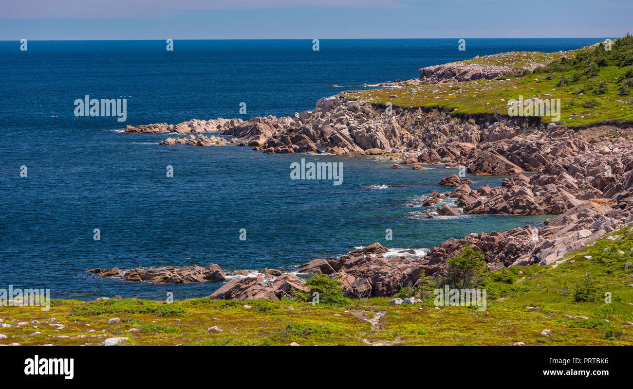 Punto di bianco, Cape Breton, Nova Scotia, Canada - Il paesaggio della costa. e Oceano Atlantico. Foto Stock