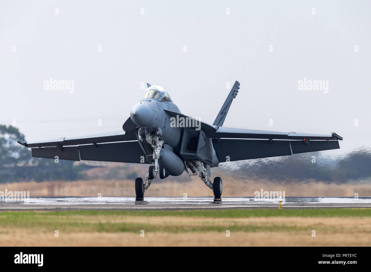 Royal Australian Air Force (RAAF) Boeing F/A-18F Super Hornet multirole fighter aircraft un44-222 basato a RAAF Amberley nel Queensland. Foto Stock