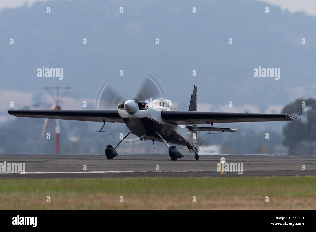 Melissa Andrzejewski battenti un bordo 540 velivolo acrobatico. Foto Stock