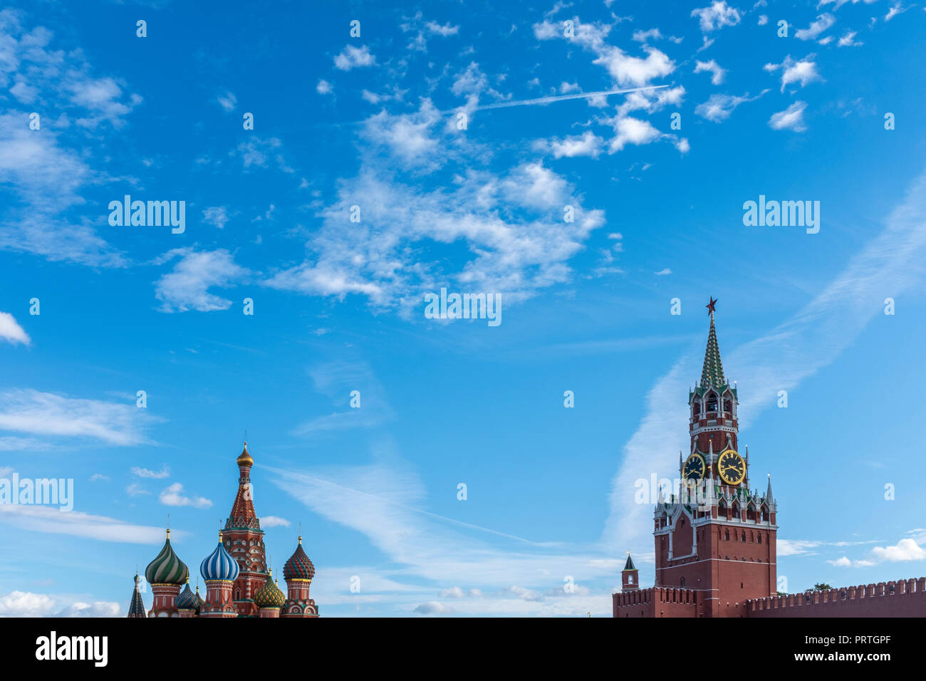 Paesaggio urbano di Mosca con il Cremlino e San Basilio con la cattedrale Foto Stock