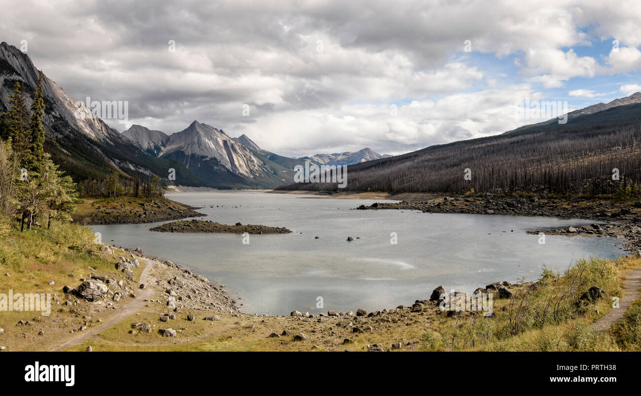 Medicina lago, il Lago Maligne Drive, Jasper Foto Stock