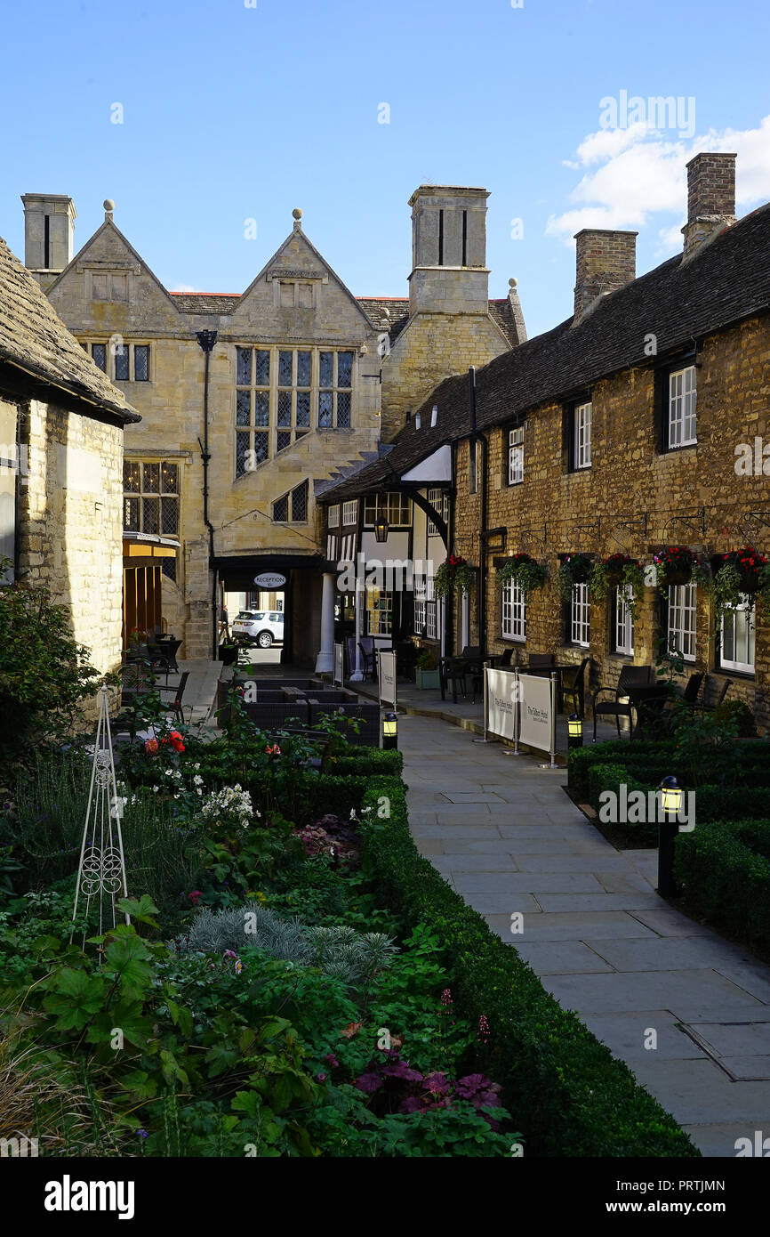 Il retro della storica Talbot Inn, Oundle Foto Stock