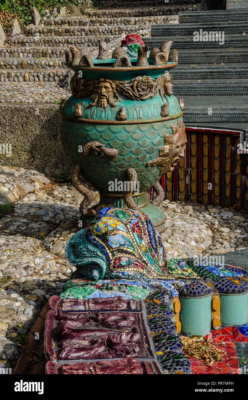 Le opere di Ernst Fuchs, uno dei principali rappresentanti della scuola viennese del Realismo Fantastico, può essere visto nella magnifica villa in stile Art Nouveau Foto Stock